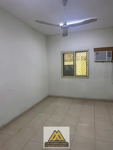 غرف سكن عمال للإيجار في الجرف الصناعية 2 عجمان – شامل الخدمات وحمامات خاصة