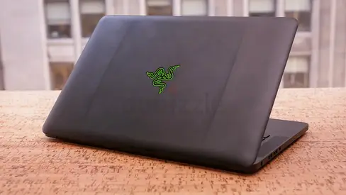 Razer Blade 15 - Touch - Core i7/16gb/512gb + 3gb Nvidia - Gaming Laptop