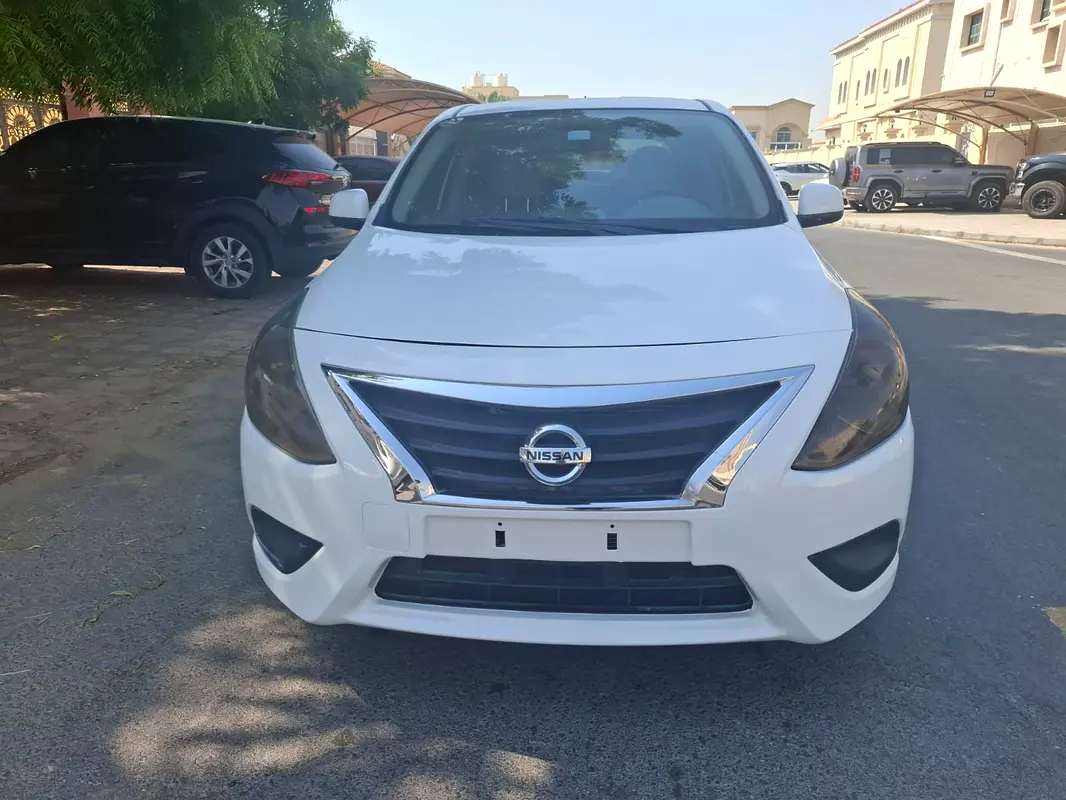 Nissan Sunny 2018 — photo 1 of 9