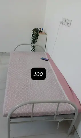 Single foldable bed with mattress