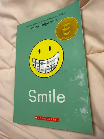 Smile by Raina Telgemeier - Paperback (Good Condition)