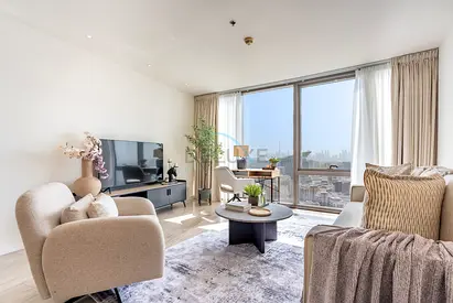Prime Creekside 1BR on the Top Floor with Harbour Views, a Few Minutes’ Walk from the Metro, D1 Tower, Al Jaddaf