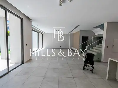 Contemporary TH | Spacious | Family-Friendly