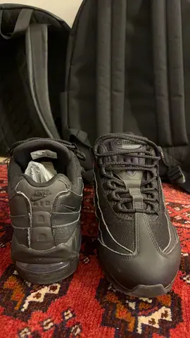 Used Black Nike Air Max 95 Sneakers