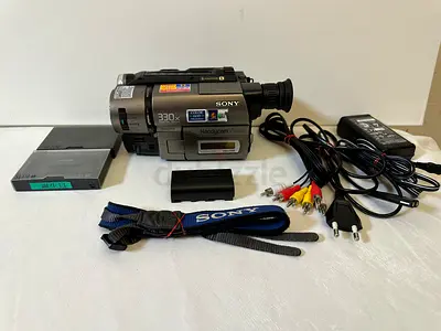 (From 1998) (NIGHTSHOT + Built in Video Light) Hi8 Sony Handycam CCD-TRV43 NTSC