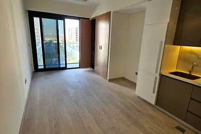 Boulevard View | Large Studio | Negotiable