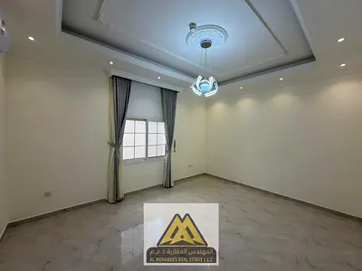 تتميز بمساحات واسعة وتصميم عملي مع رووف كبير وحوش خاص، في موقع مميز بجانب المسجد وقريب من جميع الخدمات، مناسبة للعائلات الباحثة عن الراحة والخصوصية.