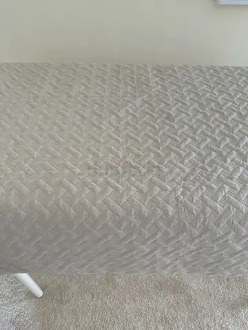 Off-white textured picnic / beach rug — good condition 220x190cm