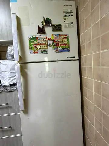 White Samsung Top-Freezer Refrigerator — Good Working Condition