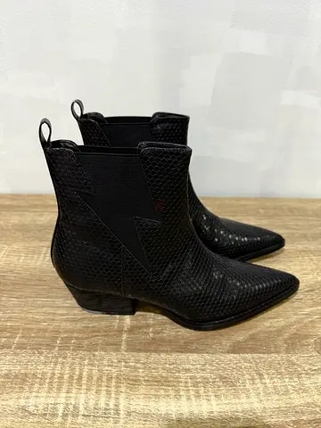 Black textured leather ankle cowboy boots, size 37 EUR