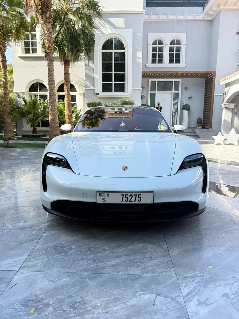 Porsche Taycan 2023 — photo 1 of 7