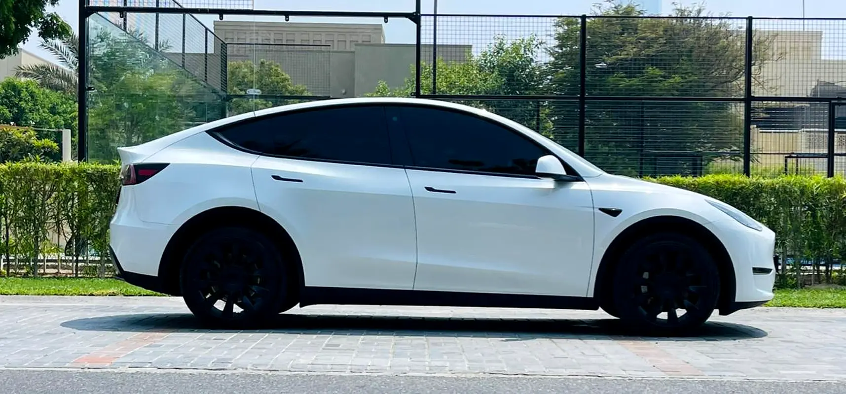Tesla Model Y 2022 — photo 1 of 13