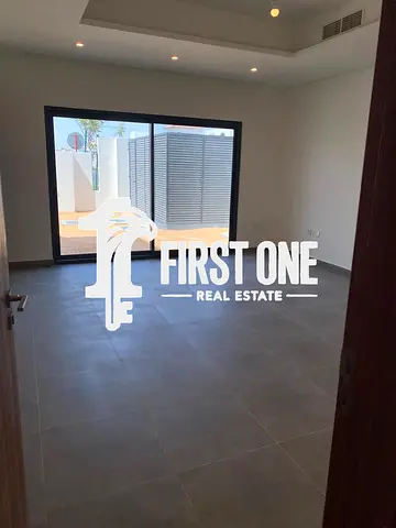 4BR Villa | Prime Location | Single