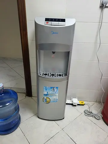 Bottom load water dispenser
