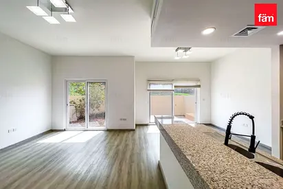 Maids | Corner | Singe row | Big garden