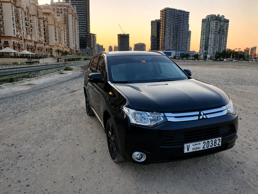 Mitsubishi Outlander 2015 — photo 1 of 8