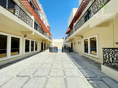 Modern 5BR En-Suite Villa with Pool