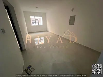 🏡 *للإيجار شقة مميزة غرفتين وصالة في المويهات 3 – عجمان*  فرصة رائعة للسكن العائلي في موقع استراتيجي ومميز، شقة واسعة بتشطيبات جيدة ومناسبة للعائلات