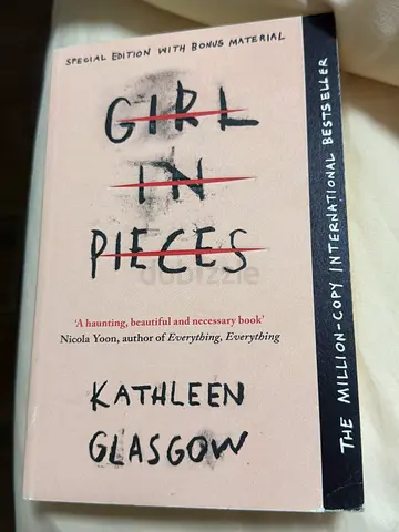 Girl in Pieces by Kathleen Glasgow (paperback)