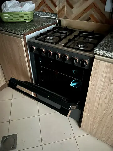 4 Stove Top Cooking range with Oven