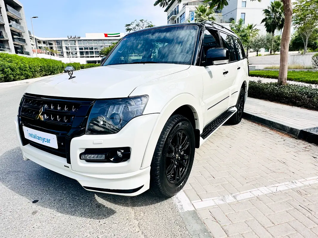 Mitsubishi Pajero 2020 — photo 1 of 17