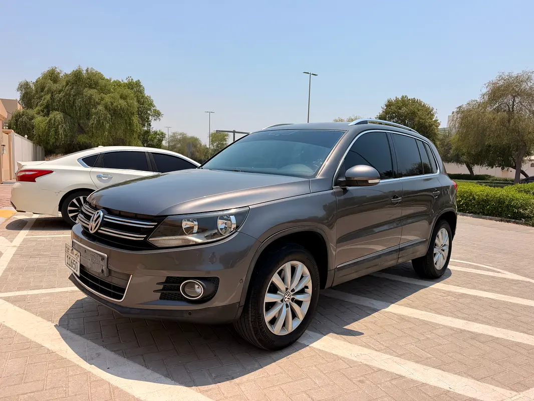 Volkswagen Tiguan 2012 — photo 1 of 9