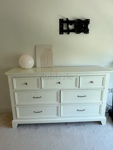 White 6-Drawer Dresser / Chest in Good Condition