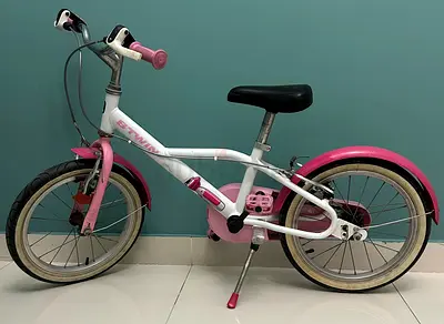 B’Twin 16-inch Docto Girl 500 kids bike