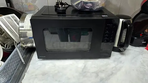 Panasonic countertop microwave in good working condition
