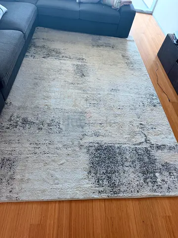 Light grey abstract modern area rug - good condition