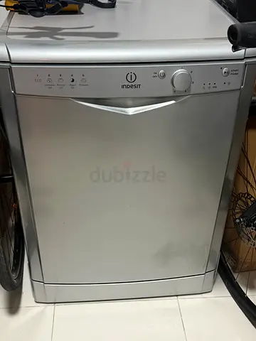 Indesit freestanding stainless steel dishwasher - good working condition