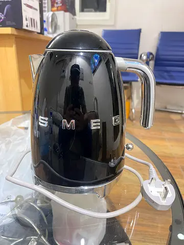 Smeg kattle black color. Perfect condition