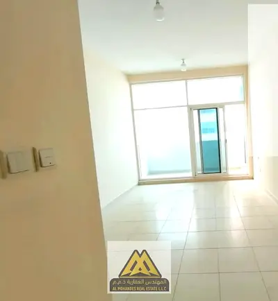 شقة مميزة للبيع في أبراج عجمان وان، مناسبة للسكن أو الاستثمار، تتميز بموقع حيوي وإطلالة لطيفة على البحر والحديقة.