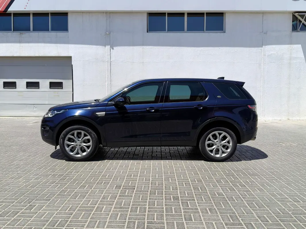 Land Rover Discovery Sport 2017 — photo 1 of 14