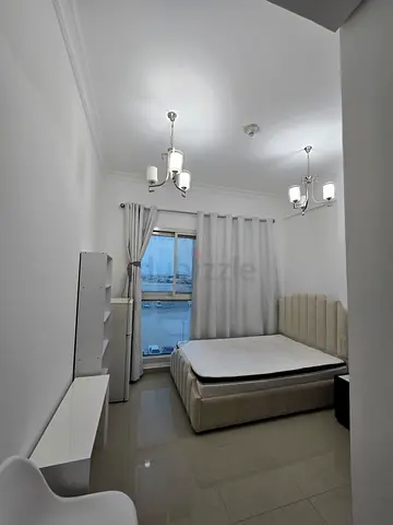 MASTER ROOM 5 mns. To insurance metro station fully furnished.