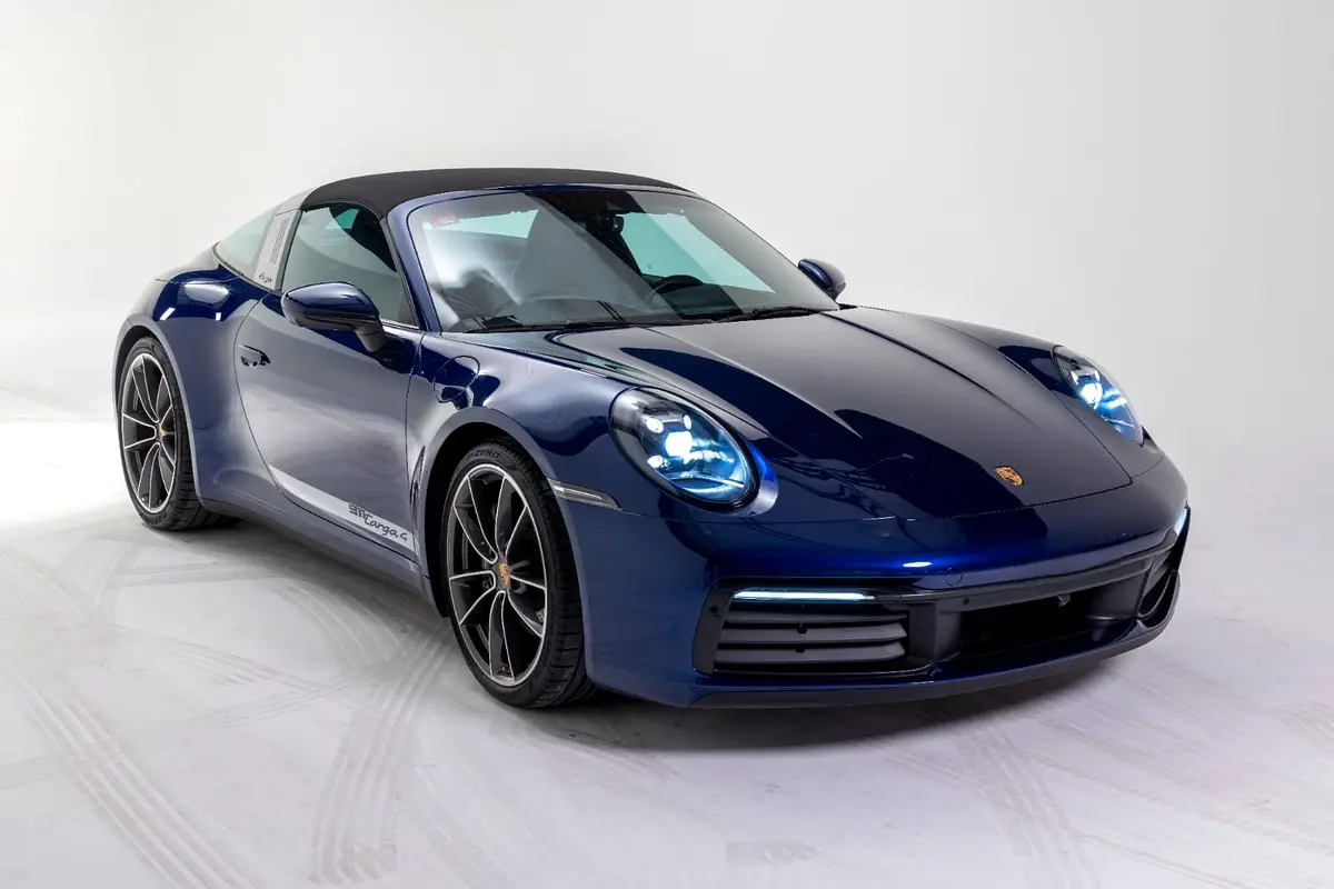 Porsche 911 2021 — photo 1 of 13