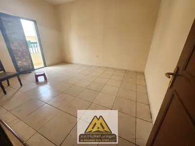 مساحة كبيرة ومريحة | غرفة وصالة منفصلة | بلكونة | مطبخ مغلق | تكييف مركزي | صيانة مجانية على المالك | موقع حيوي قريب من كورنيش عجمان