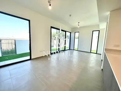 Spacious | Single Row | Unfurnished