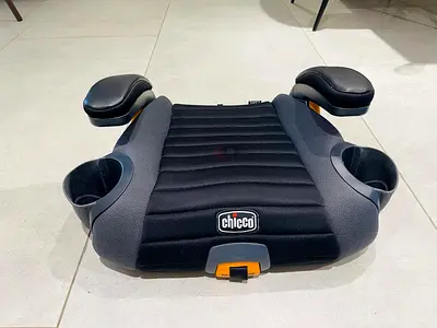 Chicco Child Booster Seat with Armrests and Cup Holders - very good condition