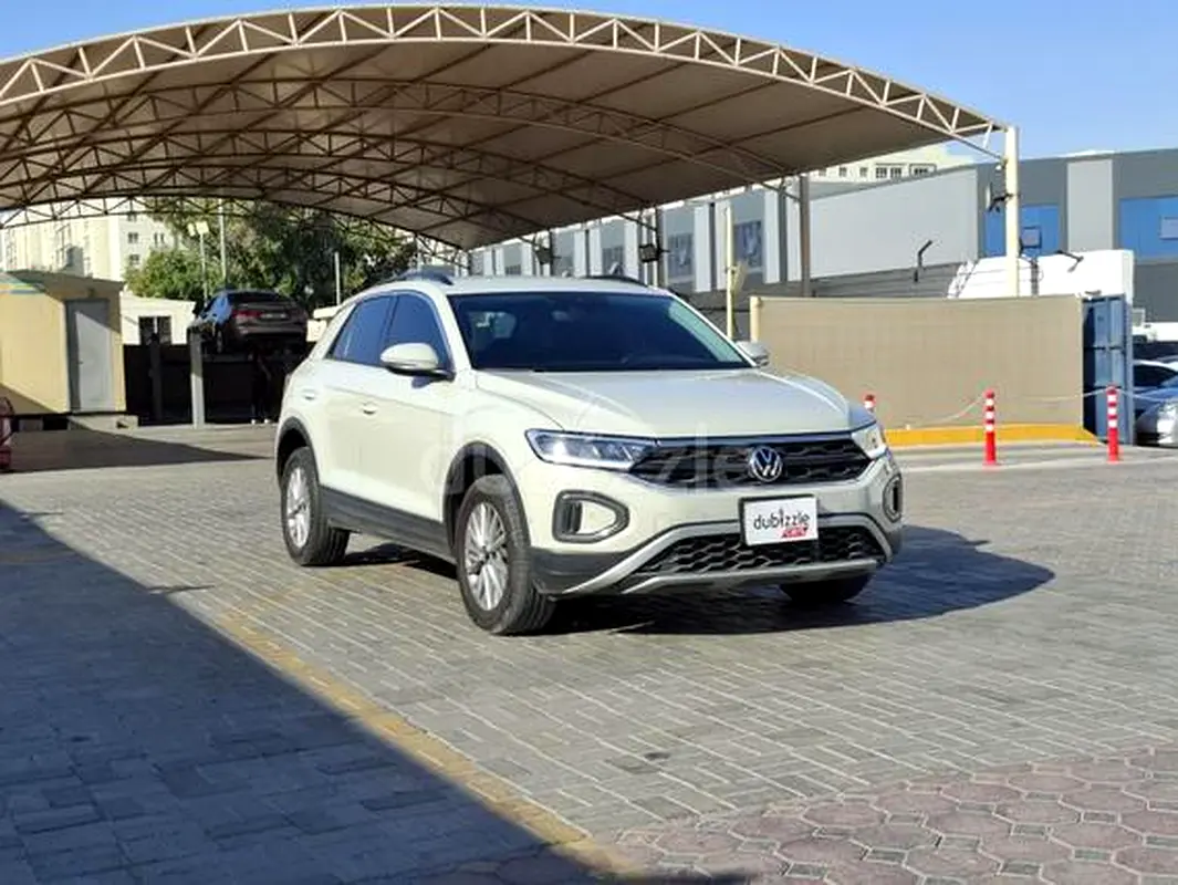Volkswagen T-Roc 2023 — photo 1 of 14