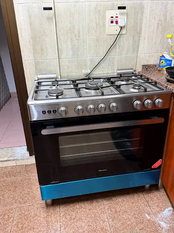 Thoshiba Stainless Steel 5-Burner Gas Cooker with Oven - Mint Condition