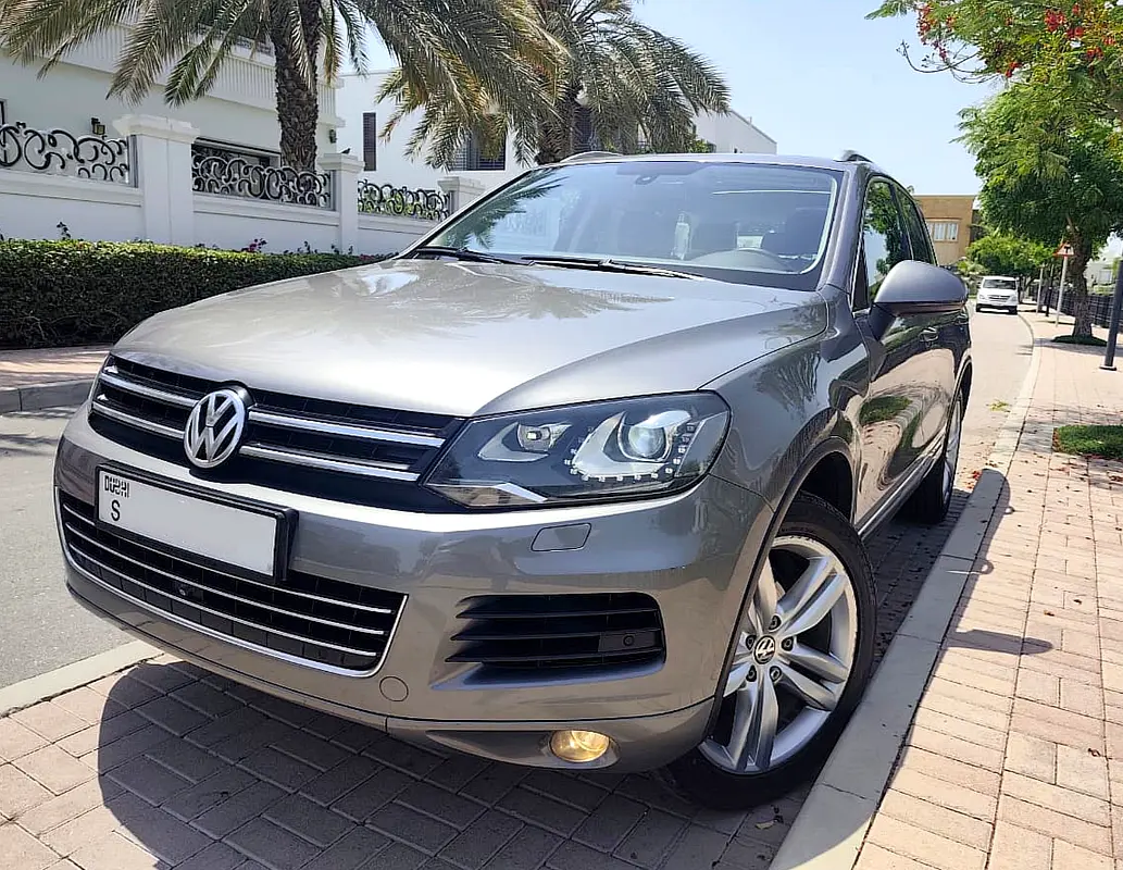 Volkswagen Touareg 2014 — photo 1 of 12