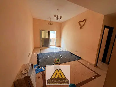 غرفة وصاله ببلكونة 2 حمام مساحه كبيره بجوار مدرسة الحكمة