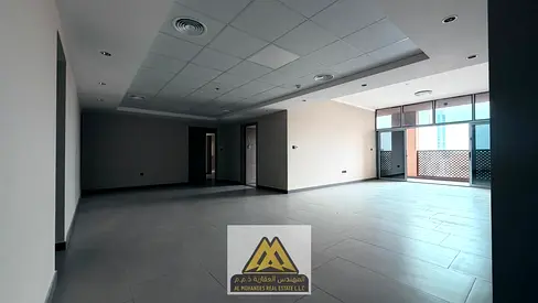 شقة فاخرة في أحد أرقى أبراج عجمان بإطلالة بحرية مميزة، تتميز بمساحات كبيرة جدًا وتشطيبات راقية، مع مداخل فاخرة وخدمات متكاملة تناسب السكن الراقي.