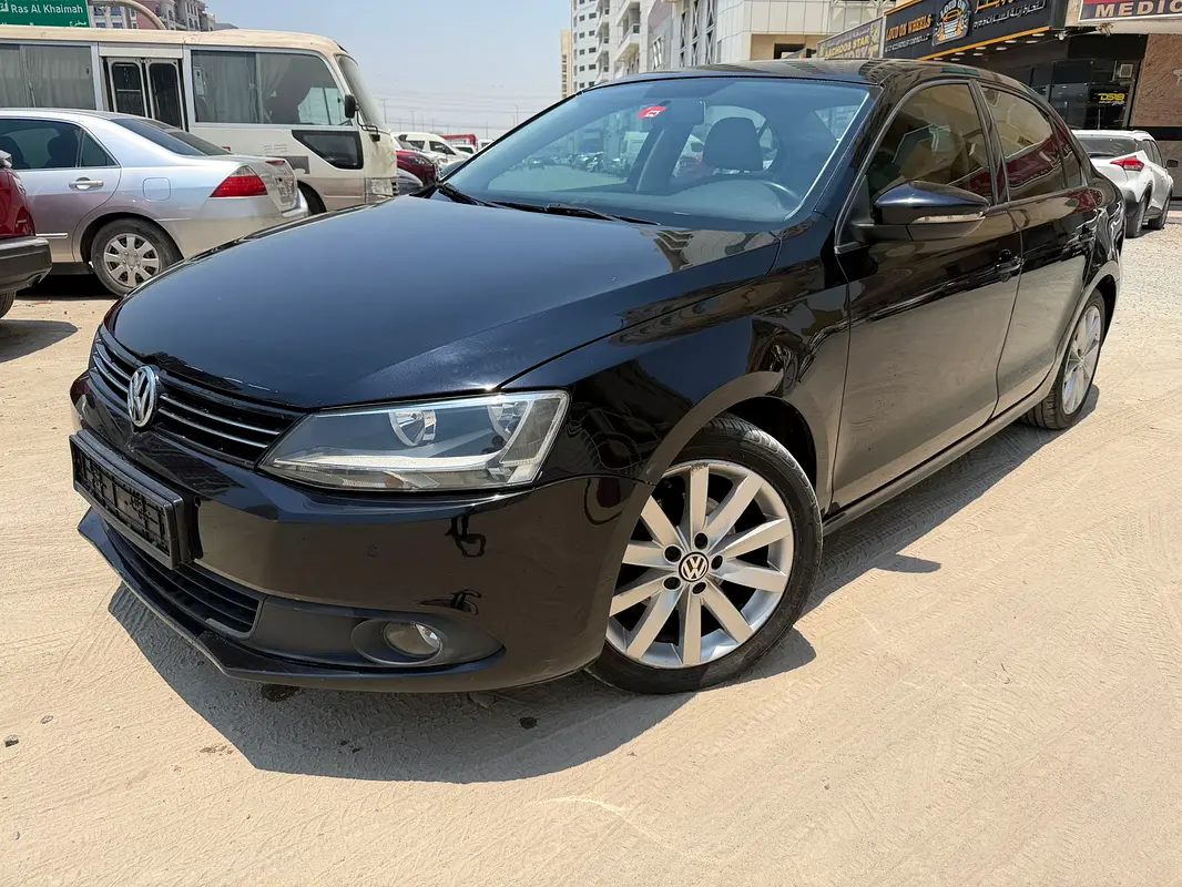 Volkswagen Jetta 2012 — photo 1 of 16