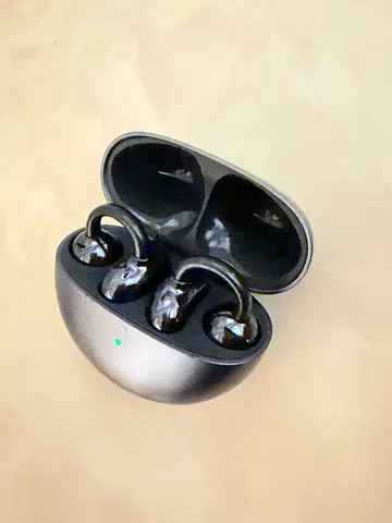 Huawei clips Wireless true earbuds with charging case - good condition