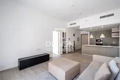 Low Floor | Stylish Unit | Ready to Move in