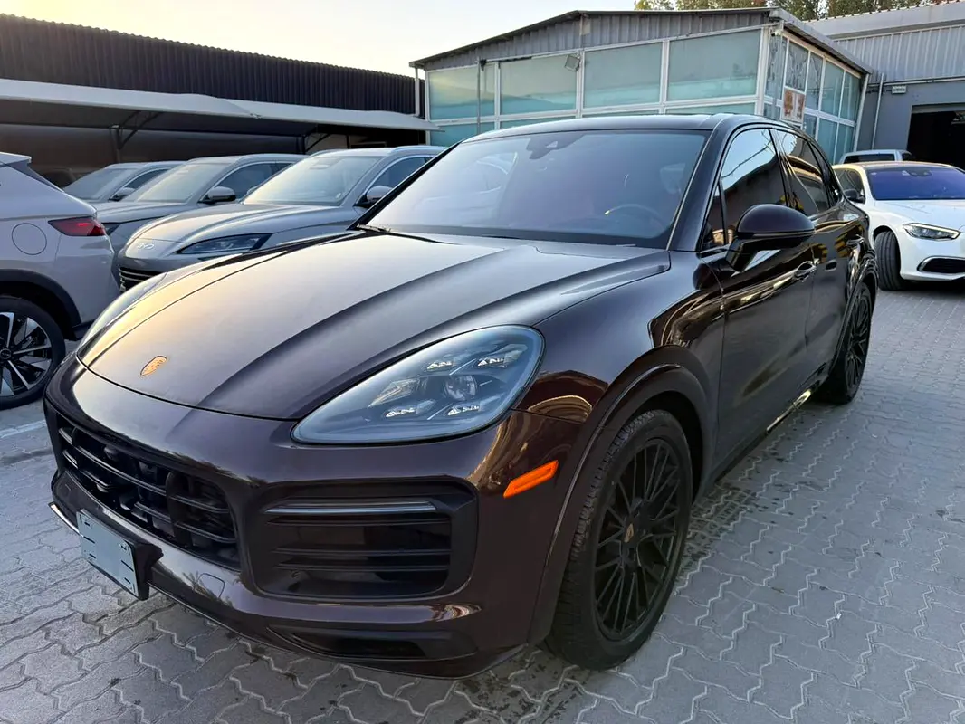 Porsche Cayenne 2023 — photo 1 of 15