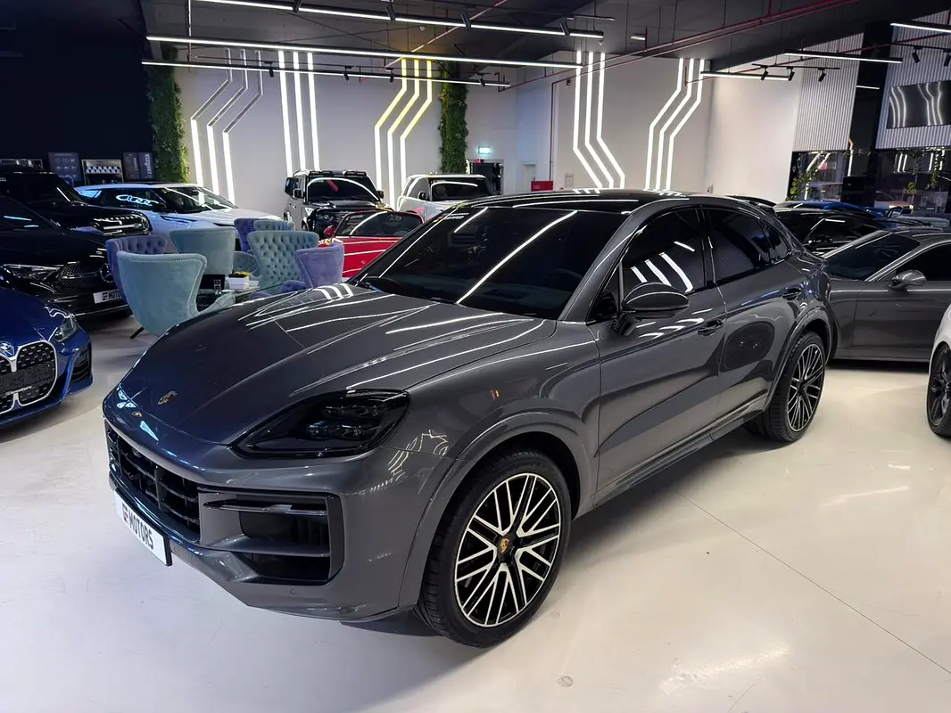 Porsche Cayenne 2024 — photo 1 of 19