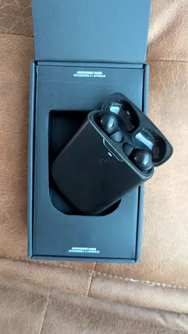 Urbanista Phoenix - Solar powered wireless earphones with ANC